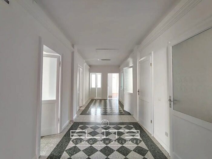 Appartamento quadrilocale in affitto in Via Zara, Ancona