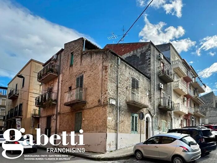 Casa con 6 locali in vendita in Via Etna, SantAgata Di Militello