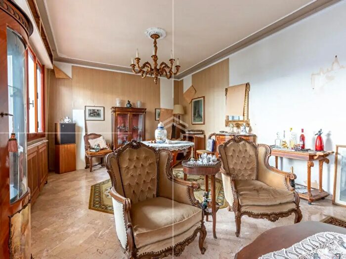 Casa con 6 locali in vendita in Fucecchio