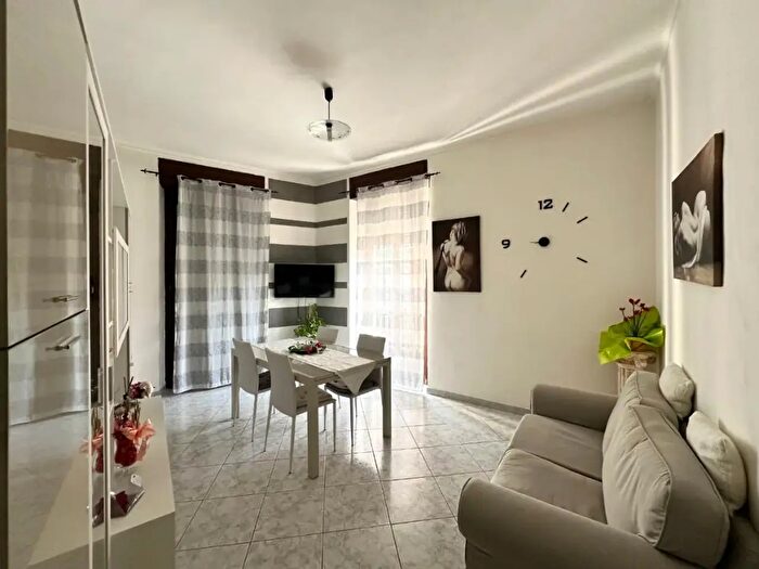 Appartamento trilocale in vendita in Via Casteldelfino, Torino