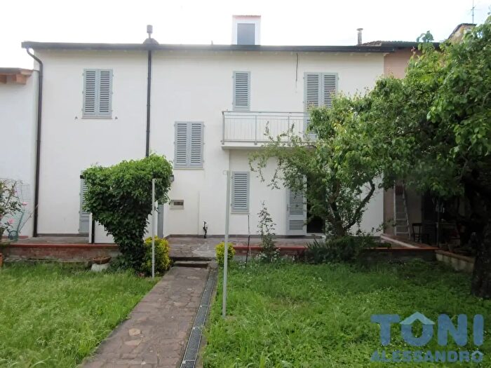 Casa con 8 locali in affitto in Empoli