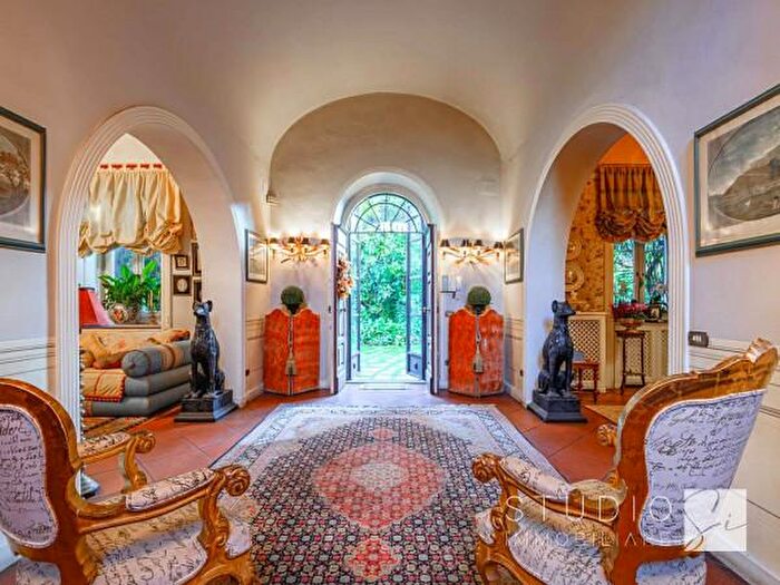 Casa con 6 locali in vendita in Via Vecchia Casalina, Pistoia