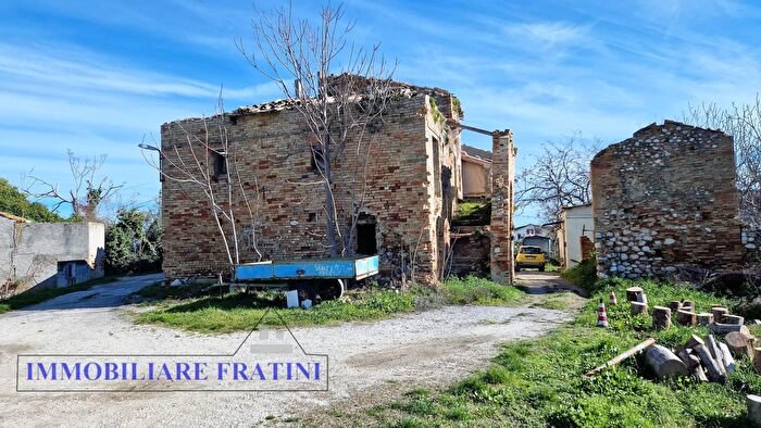 Casa con 10 locali in vendita in Villa Olivieri, Civitella Del Tronto