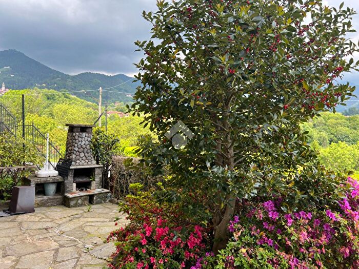 Casa con 11 locali in vendita in Frazione Barbero, Valdilana