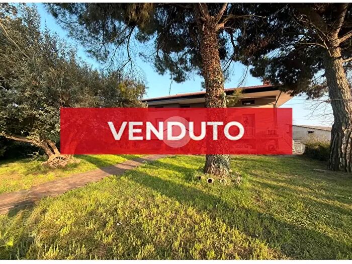 Casa con 9 locali in vendita in Via Santa Lucia, Valeggio Sul Mincio