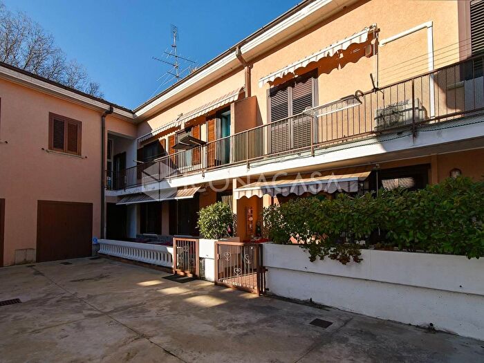 Appartamento trilocale in vendita in Via Tommaso Grossi SNC, Busto Garolfo