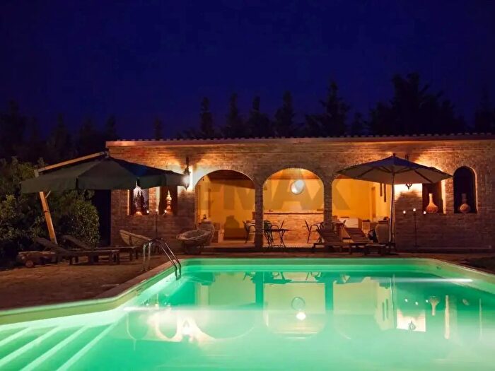 Casa con 8 locali in vendita in Chiaramonte Gulfi