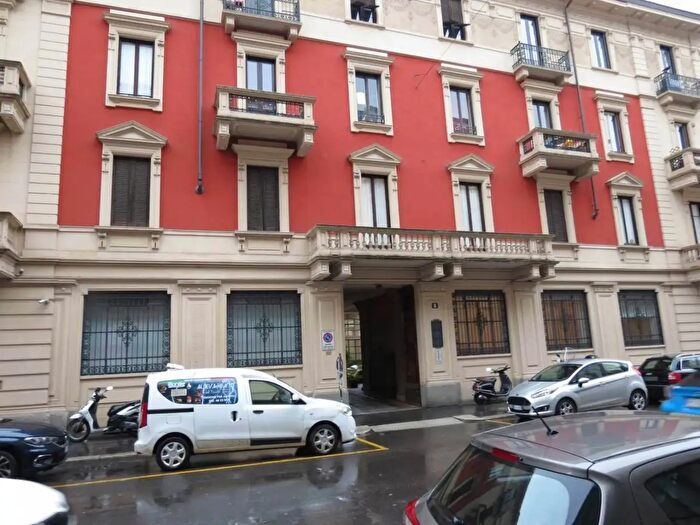 Appartamento trilocale in affitto in Via Spartaco, Milano