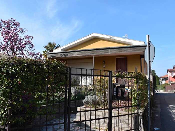 Casa con 5 locali in affitto in Via Venezia Giulia, Giubiano San Carlo, Varese