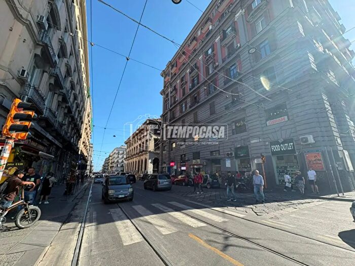 Appartamento con 5 locali in vendita in Via Cesare Carmignano, Napoli