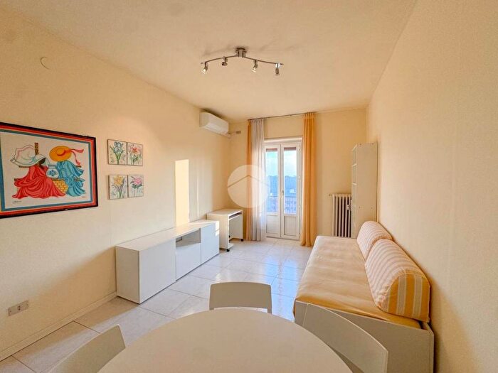 Appartamento monolocale in affitto in Viale Caterina Da Forlì, Gambara, Milano