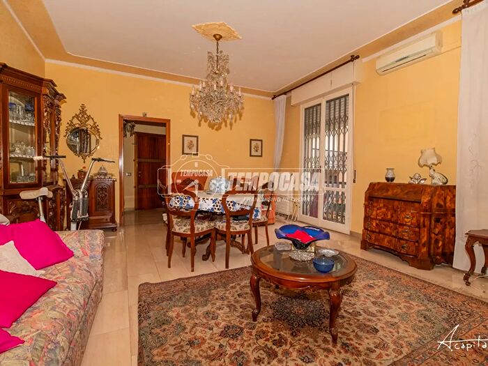 Appartamento trilocale in vendita in Via Bellini, Modena