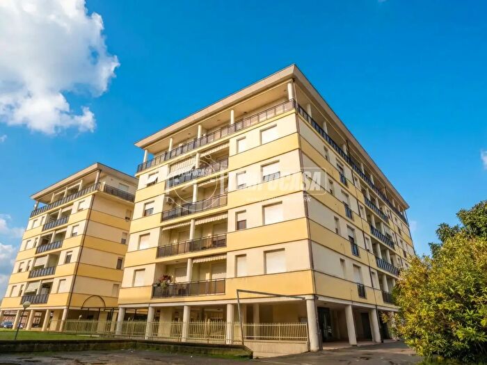 Appartamento trilocale in vendita in Via Cornadura, Vignola