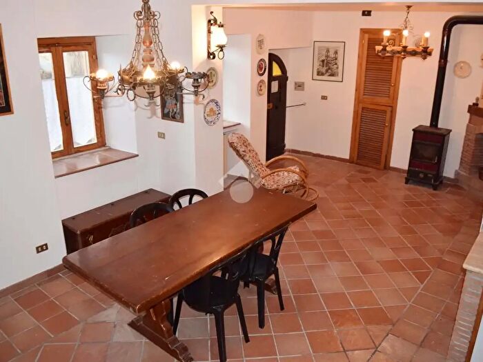 Casa quadrilocale in vendita in Via Valeria, Tagliacozzo