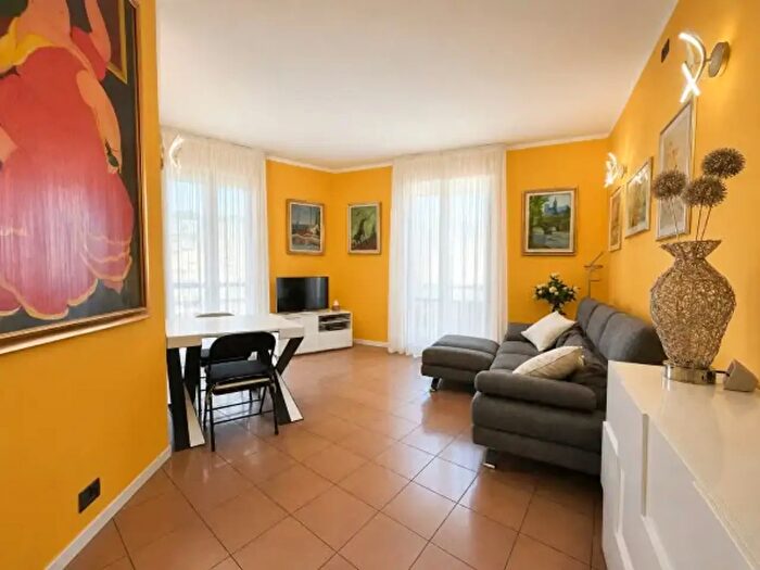 Appartamento trilocale in vendita in Via Val Trompia, Milano