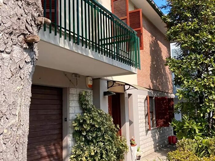 Casa con 11 locali in vendita in Via Don Bosco, Fano