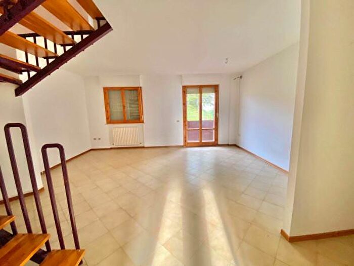 Appartamento con 6 locali in vendita in Urbino