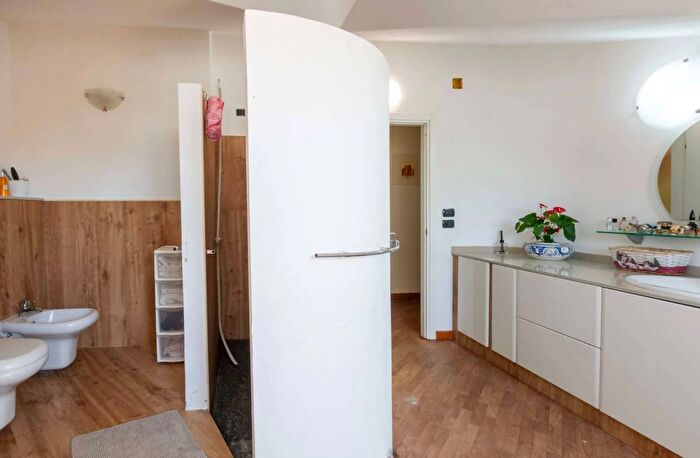 Casa con 8 locali in vendita in Strada Provinciale per Moncalvo, Altavilla Monferrato