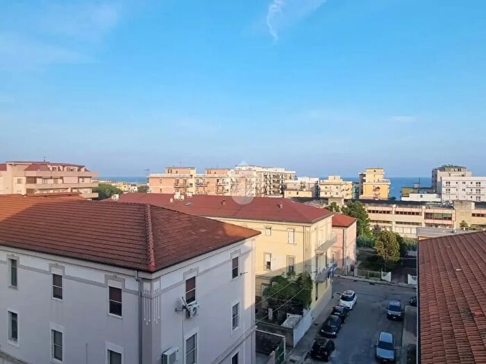 Appartamento trilocale in affitto in VLe Crotone, Catanzaro
