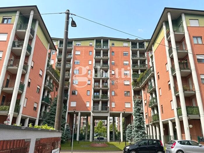 Appartamento trilocale in vendita in Via Tofane, Torino