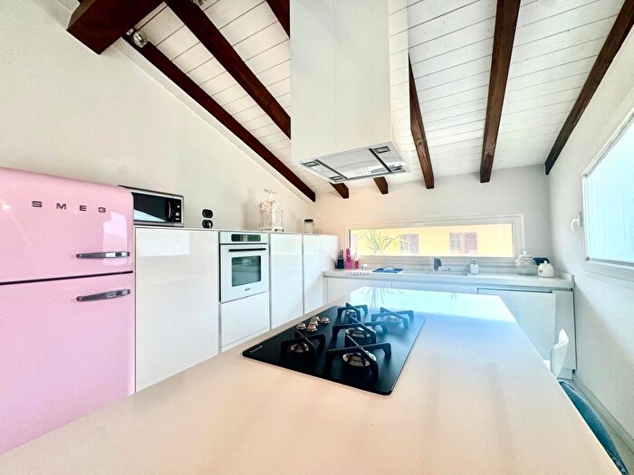 Appartamento con 6 locali in vendita in a Aurelia Sud, Massa