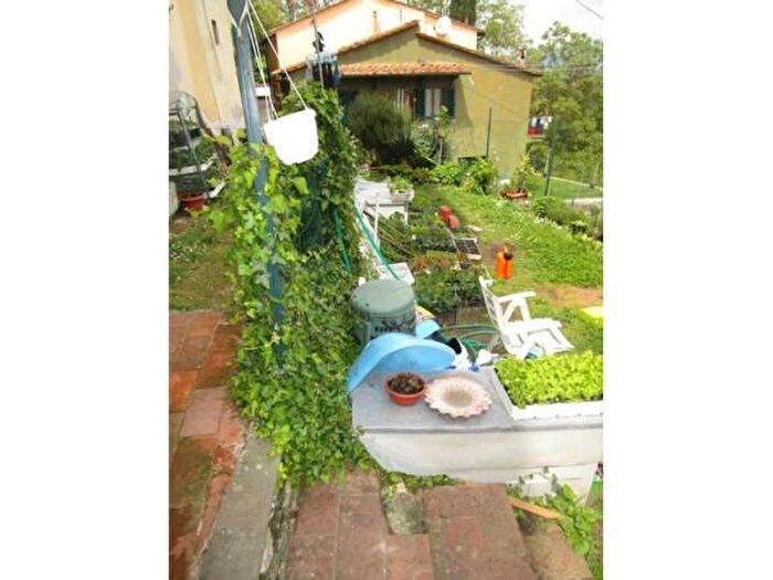 Appartamento con 6 locali in vendita in Bucine