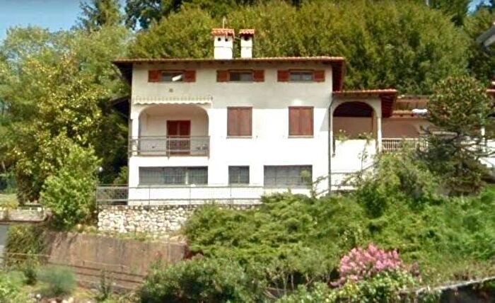 Appartamento con 6 locali in affitto in via Piave, Comerio