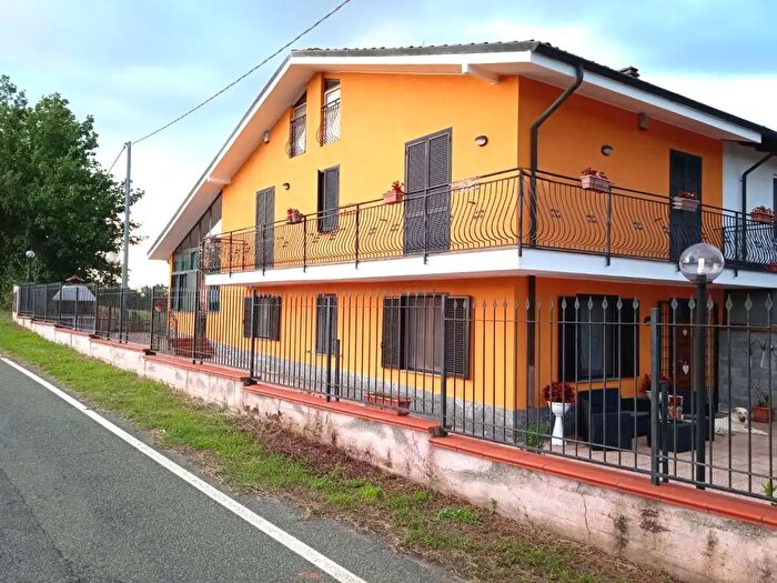 Casa con 8 locali in vendita in Via Padana Ovest B, Quattordio