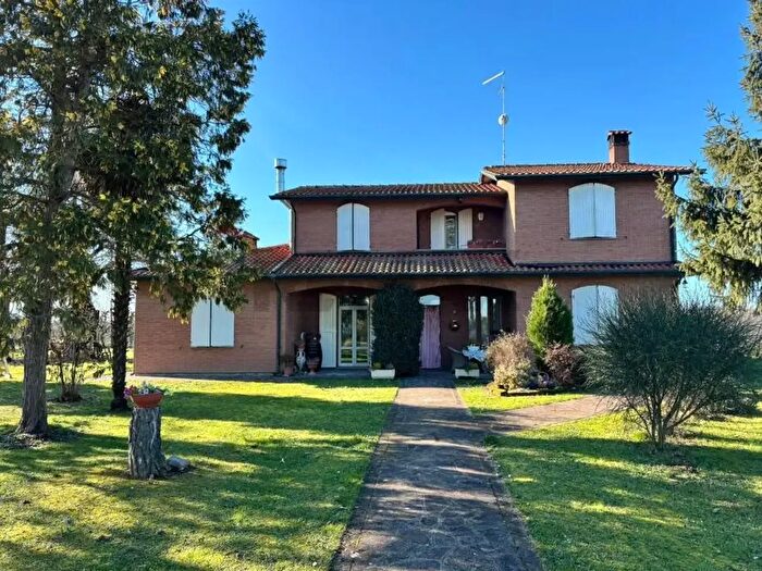 Casa con 8 locali in vendita in Via Pollarola, Lugo