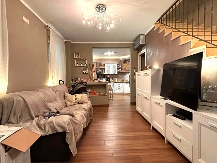 Casa quadrilocale in vendita in Elle Pierone, Lucca