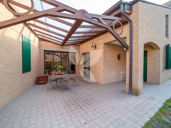 Casa con 6 locali in vendita in Strada Provinciale degli Argini, Parma