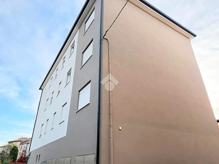 Appartamento trilocale in vendita in Via Gobbi, Venezia