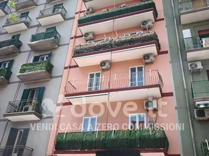 Appartamento trilocale in vendita in Via Aristosseno, Taranto