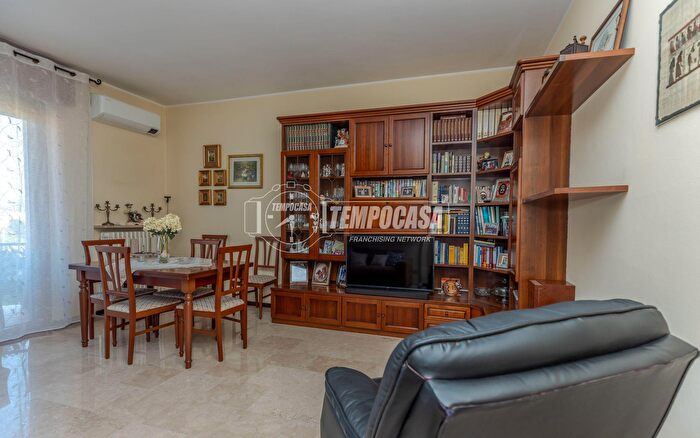 Appartamento trilocale in vendita in Via Luigi Cadorna, Villongo