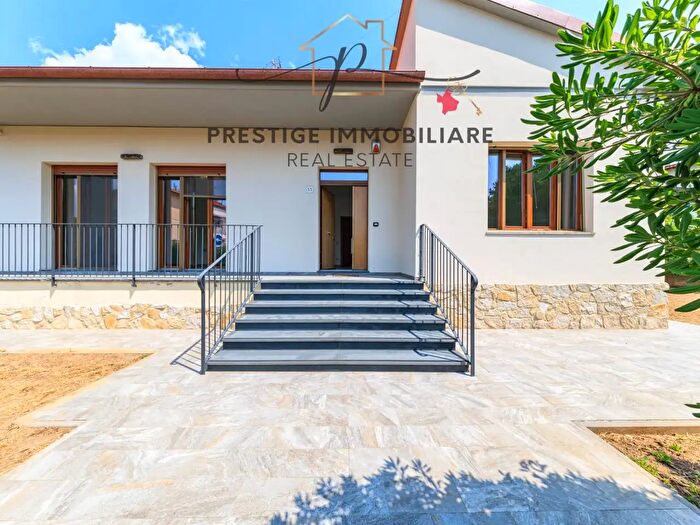 Casa con 7 locali in vendita in Livorno