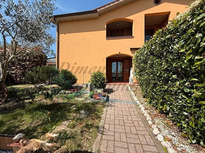 Casa con 6 locali in vendita in Via dei Giardini, Castellina Marittima