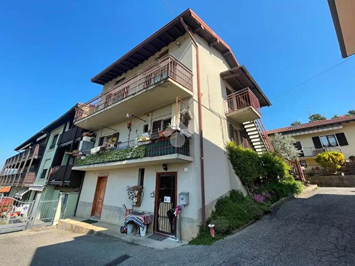 Casa con 6 locali in vendita in Via Castello, Ponteranica