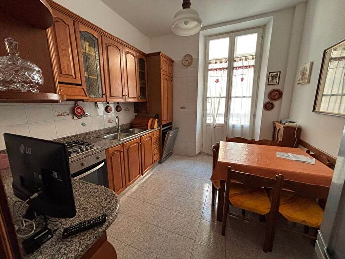 Appartamento quadrilocale in affitto in Nizza Millefonti, Torino