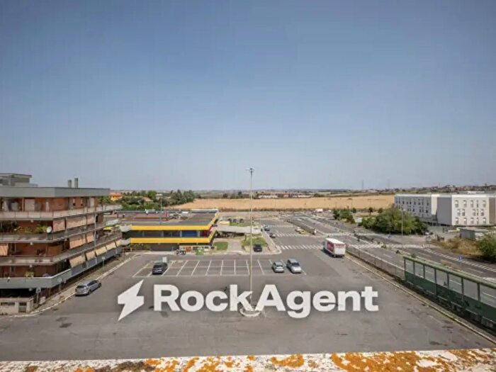 Appartamento con 5 locali in vendita in Via San Getullo, Roma