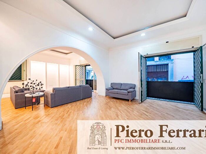 Appartamento trilocale in affitto in Via Santo Stefano, Vomero, Napoli