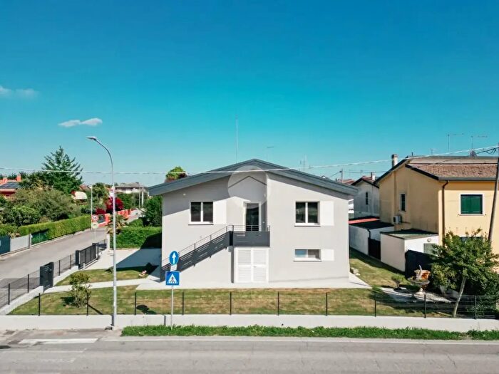 Casa quadrilocale in vendita in Via Cordevole, Preganziol