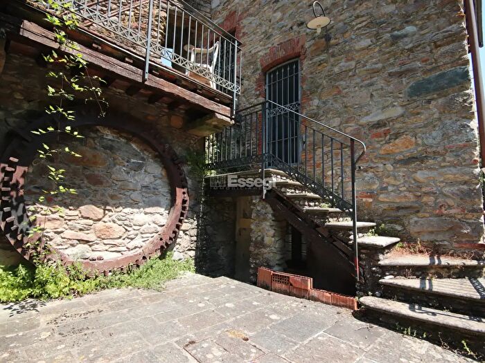 Casa con 5 locali in vendita in Via di Vorno, Capannori