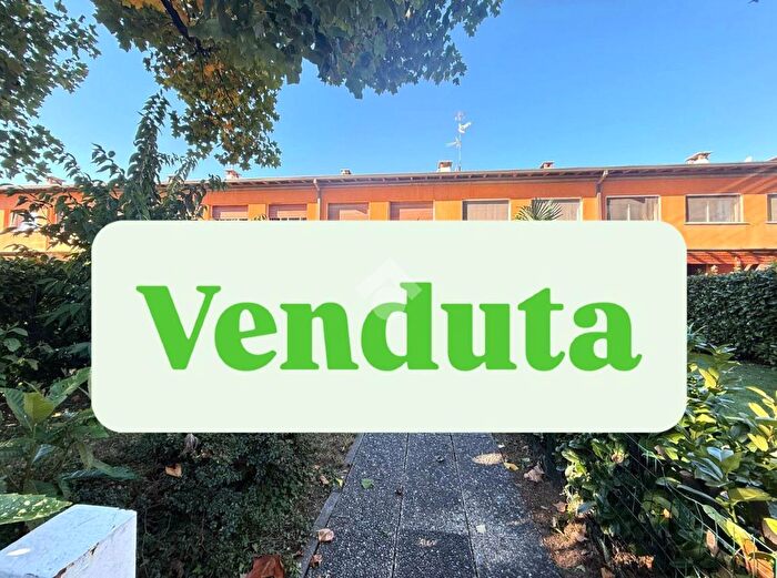 Casa quadrilocale in vendita in Via delle Rose, Legnano