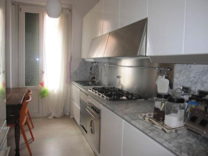 Appartamento trilocale in vendita in Piazza Martiri del Luglio, Reggio Emilia