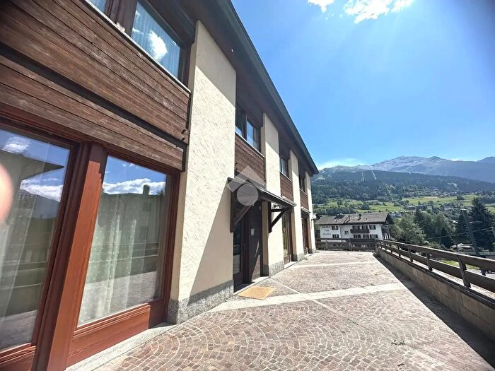 Appartamento trilocale in vendita in Via Roma, Bormio