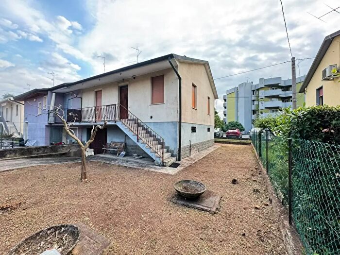 Casa trilocale in vendita in Via Tommaseo, Chiari