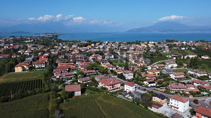 Appartamento bilocale in vendita in Via San Martino della Battaglia, Sirmione