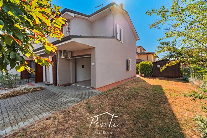 Casa quadrilocale in vendita in Via Andrea Mantegna, Curtatone