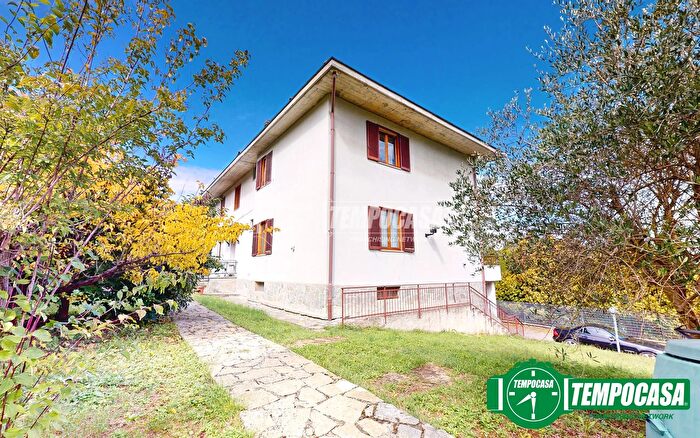 Appartamento trilocale in vendita in Via Santa Caterina, Castelletto DOrba