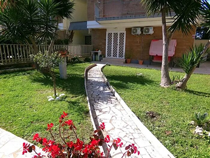 Appartamento trilocale in vendita in Via delle Meduse, Anzio